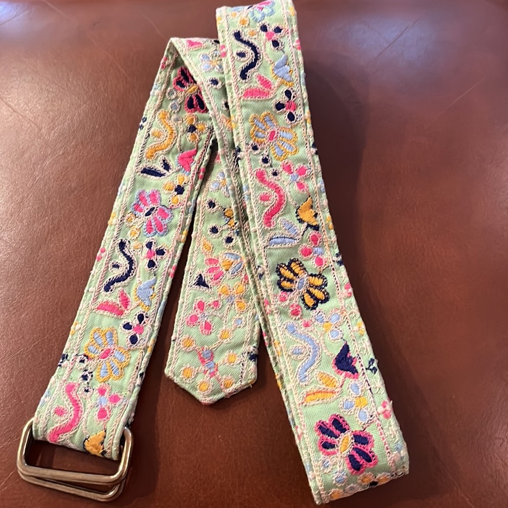 Beautiful embroidered fabric belt with brass ring buckle - size small